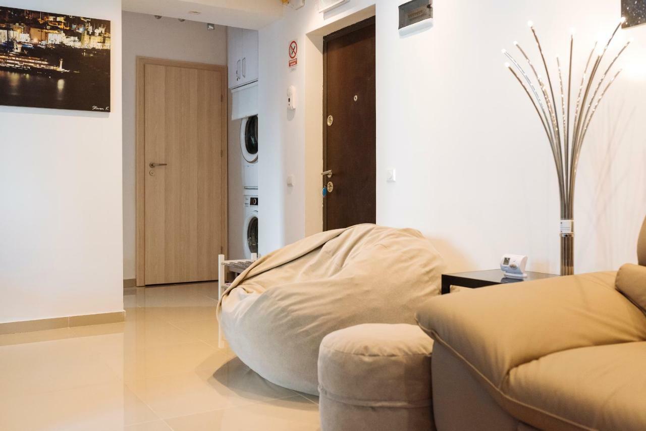 Ferienwohnung Luxury Flat 8 Near Metro Bukarest Exterior foto
