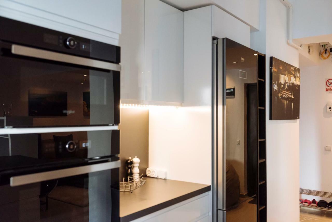 Ferienwohnung Luxury Flat 8 Near Metro Bukarest Exterior foto