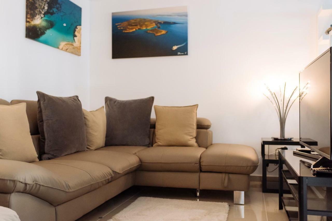 Ferienwohnung Luxury Flat 8 Near Metro Bukarest Exterior foto