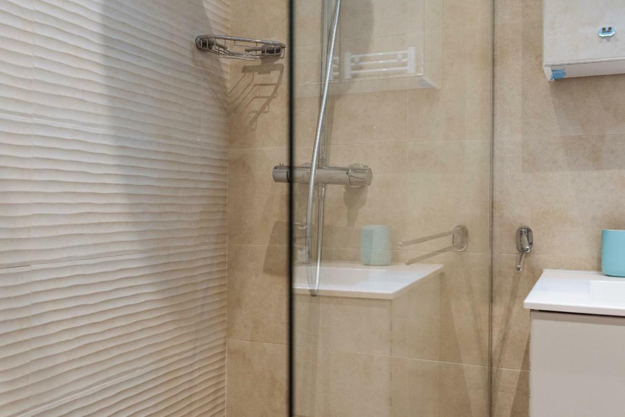 Ferienwohnung Luxury Flat 8 Near Metro Bukarest Exterior foto