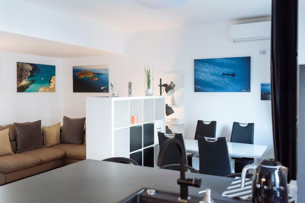 Ferienwohnung Luxury Flat 8 Near Metro Bukarest Exterior foto