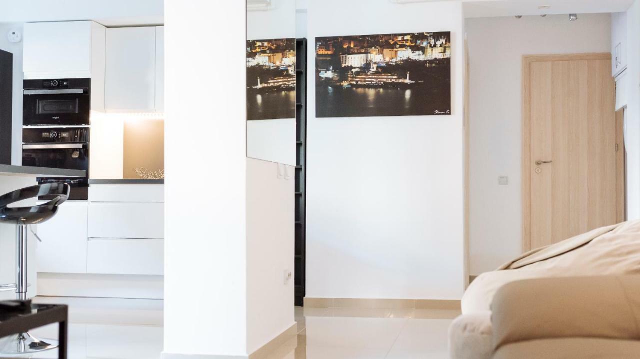 Ferienwohnung Luxury Flat 8 Near Metro Bukarest Exterior foto