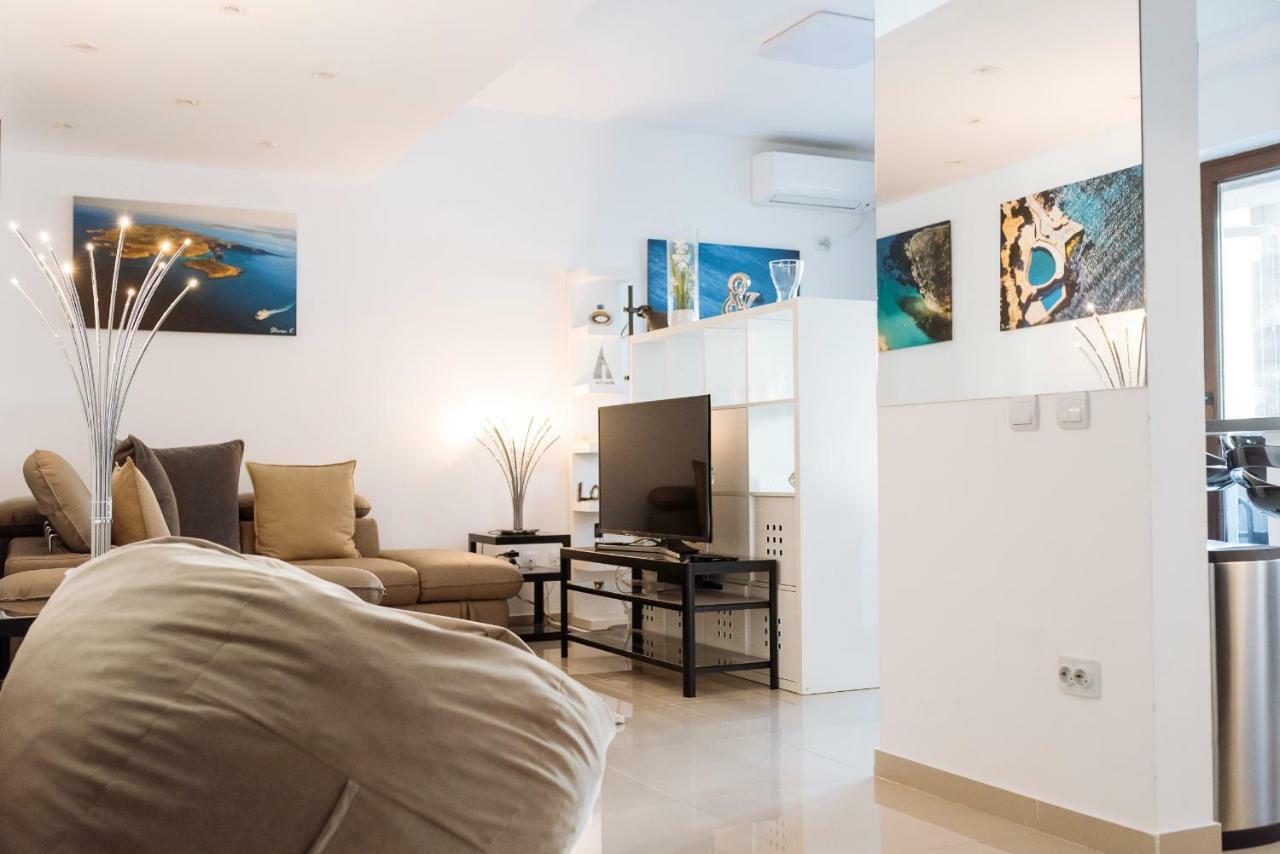 Ferienwohnung Luxury Flat 8 Near Metro Bukarest Exterior foto