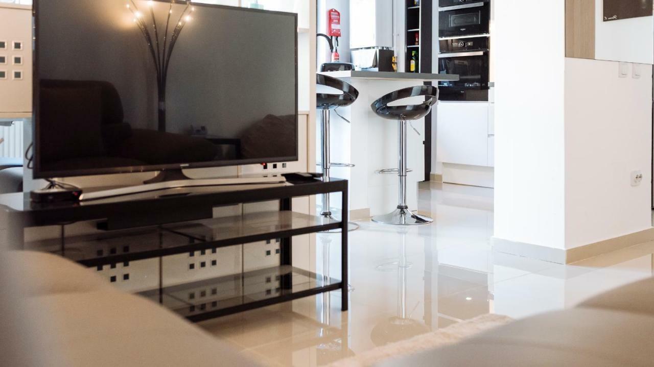 Ferienwohnung Luxury Flat 8 Near Metro Bukarest Exterior foto